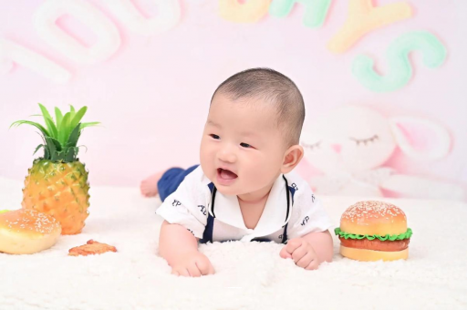 遵义宝宝在妈妈肚子里